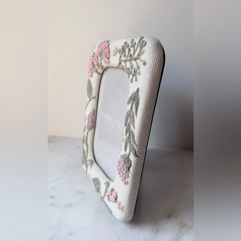 Chic Floral Embroidered ceramic Frame - Cream and Green
